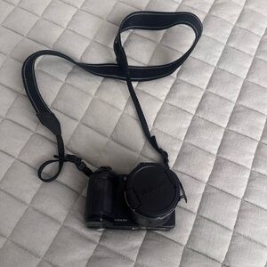 Nikon Coolpix Sleek Black Camera (Needs Repaired)